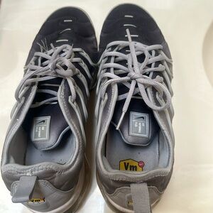 Nike light gray hardly wear good shape